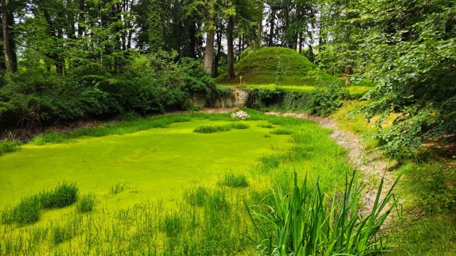 Jezírko u bývalého přírodníjo divadla.