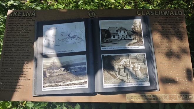 Fotoalbum zaniklých šumavských obcí ukazuje Skelnou.