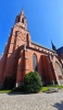 Kostel sv. Mikuláše ve Zwiesel je působivá novogotická cihlová stavba, známá jako „Katedrála Bavorského lesa“. Svou 86 metrů vysokou věží, nejvyšší v diecézi Passau, dominuje siluetě města. Kostel byl postaven po požáru v roce 1876 a zaujme svou rozsáhlou bazilikální formou, novogotickým interiérem a cennými uměleckými díly, jako je socha spoutaného Spasitele a Pietà. Zvláště je třeba zmínit varhany z roku 1979, které byly proslulé svou kvalitou zvuku a bývalými „Zwieseler Orgeltage“. (Mapy.com)
