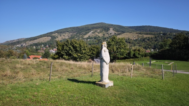 Slovanka. V pozadí Děvínská Kobyla.