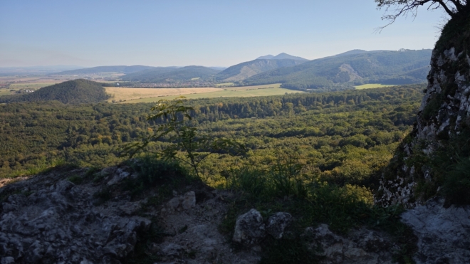 Pohled k Brezovské části Malých Karpat.