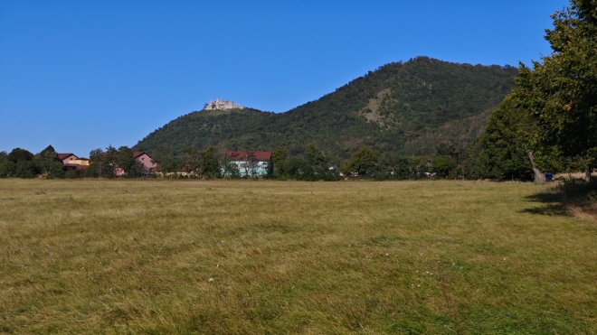 Před Plaveckým hradem.