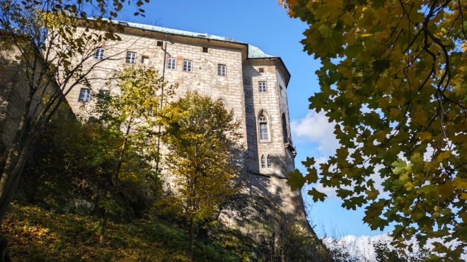 Gotím hrad hezky odspodu, aby vynikla jeho velikost.