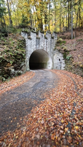 Tunel pod hradem.