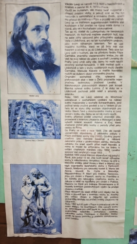 Václav Levý je autorem reliéfů ve skalách...