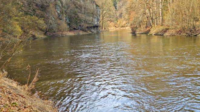 Visutá lávka u Příbenického hradu.