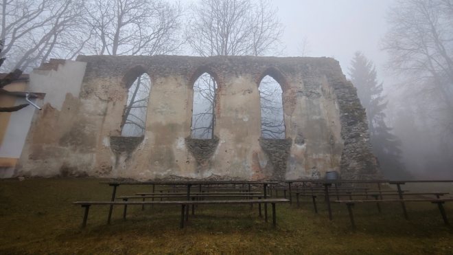 Torzo kostela sv. Víta.