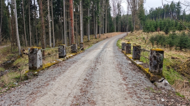 Můstek nad Pilským potokem.