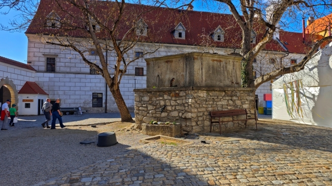 Kašna na nádvoří Port 1560.